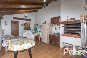 Casa à venda com 495m², 3 dormitórios, 2 suítes, 2 vagas, no bairro Jardim Isabel em Porto Alegre