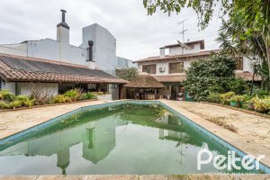 Casa à venda com 495m², 3 dormitórios, 2 suítes, 2 vagas, no bairro Jardim Isabel em Porto Alegre