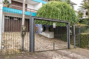 Casa à venda com 495m², 3 dormitórios, 2 suítes, 2 vagas, no bairro Jardim Isabel em Porto Alegre