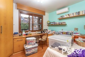 Casa à venda com 495m², 3 dormitórios, 2 suítes, 2 vagas, no bairro Jardim Isabel em Porto Alegre