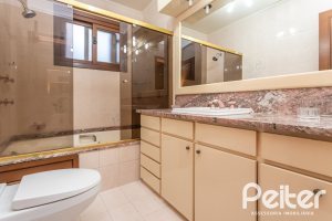 Casa à venda com 495m², 3 dormitórios, 2 suítes, 2 vagas, no bairro Jardim Isabel em Porto Alegre