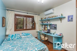 Casa à venda com 495m², 3 dormitórios, 2 suítes, 2 vagas, no bairro Jardim Isabel em Porto Alegre