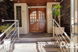 Apartamento à venda com 81m², 2 dormitórios, no bairro Teresópolis em Porto Alegre