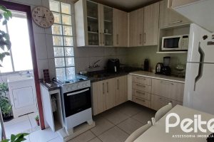 Apartamento à venda com 81m², 2 dormitórios, no bairro Teresópolis em Porto Alegre