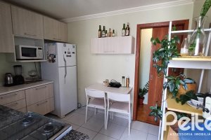 Apartamento à venda com 81m², 2 dormitórios, no bairro Teresópolis em Porto Alegre