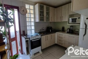 Apartamento à venda com 81m², 2 dormitórios, no bairro Teresópolis em Porto Alegre