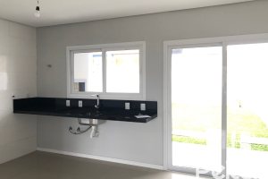 Casa à venda com 115m², 3 dormitórios, 1 suíte, 2 vagas, no bairro Hípica em Porto Alegre