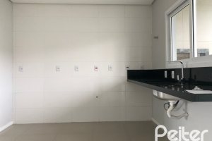 Casa à venda com 115m², 3 dormitórios, 1 suíte, 2 vagas, no bairro Hípica em Porto Alegre