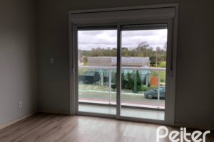 Casa à venda com 115m², 3 dormitórios, 1 suíte, 2 vagas, no bairro Hípica em Porto Alegre