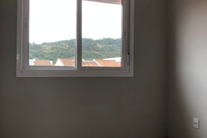 Casa à venda com 115m², 3 dormitórios, 1 suíte, 2 vagas, no bairro Hípica em Porto Alegre