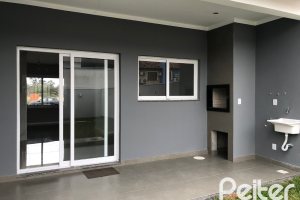 Casa à venda com 115m², 3 dormitórios, 1 suíte, 2 vagas, no bairro Hípica em Porto Alegre