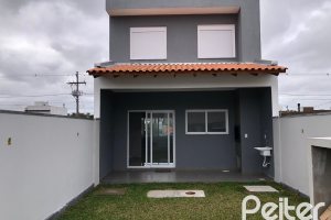 Casa à venda com 115m², 3 dormitórios, 1 suíte, 2 vagas, no bairro Hípica em Porto Alegre