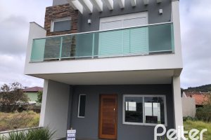 Casa à venda com 115m², 3 dormitórios, 1 suíte, 2 vagas, no bairro Hípica em Porto Alegre