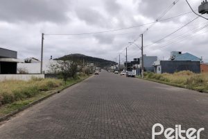 Casa à venda com 115m², 3 dormitórios, 1 suíte, 2 vagas, no bairro Hípica em Porto Alegre