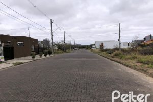Casa à venda com 115m², 3 dormitórios, 1 suíte, 2 vagas, no bairro Hípica em Porto Alegre