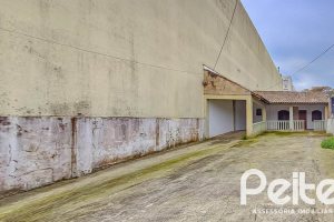 Casa à venda com 196m², 2 dormitórios, 1 suíte, 4 vagas, no bairro Tristeza em Porto Alegre