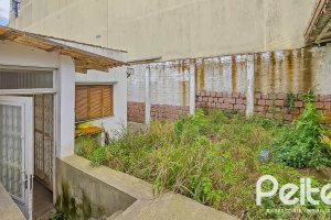 Casa à venda com 196m², 2 dormitórios, 1 suíte, 4 vagas, no bairro Tristeza em Porto Alegre