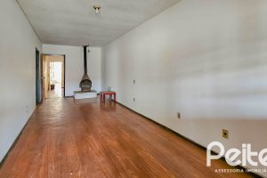 Casa à venda com 196m², 2 dormitórios, 1 suíte, 4 vagas, no bairro Tristeza em Porto Alegre