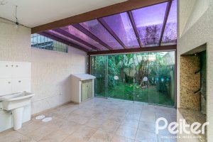 Casa à venda com 134m², 3 dormitórios, 1 suíte, 2 vagas, no bairro Ipanema em Porto Alegre