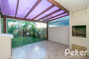 Casa à venda com 134m², 3 dormitórios, 1 suíte, 2 vagas, no bairro Ipanema em Porto Alegre