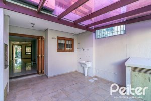 Casa à venda com 134m², 3 dormitórios, 1 suíte, 2 vagas, no bairro Ipanema em Porto Alegre