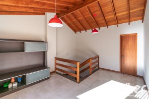 Casa à venda com 134m², 3 dormitórios, 1 suíte, 2 vagas, no bairro Ipanema em Porto Alegre