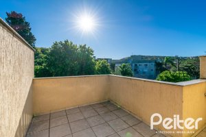 Casa à venda com 134m², 3 dormitórios, 1 suíte, 2 vagas, no bairro Ipanema em Porto Alegre