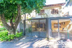 Casa à venda com 134m², 3 dormitórios, 1 suíte, 2 vagas, no bairro Ipanema em Porto Alegre