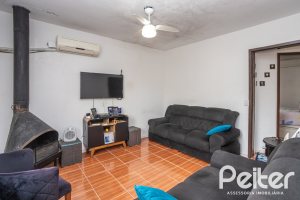 Casa à venda com 231m², 5 dormitórios, 5 vagas, no bairro Cristal em Porto Alegre