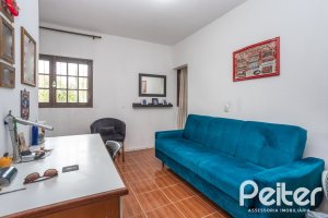 Casa à venda com 231m², 5 dormitórios, 5 vagas, no bairro Cristal em Porto Alegre