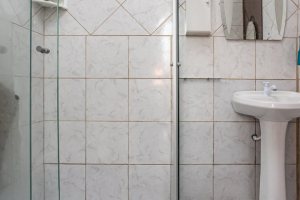 Casa à venda com 231m², 5 dormitórios, 5 vagas, no bairro Cristal em Porto Alegre