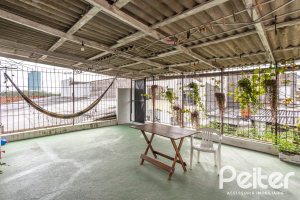 Casa à venda com 231m², 5 dormitórios, 5 vagas, no bairro Cristal em Porto Alegre