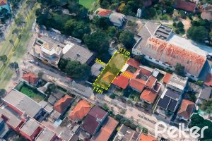 Terreno à venda com 330m², no bairro Cavalhada em Porto Alegre