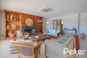 Casa em Condomínio à venda com 1400m², 5 dormitórios, 4 suítes, 10 vagas, no bairro Cavalhada em PORTO ALEGRE