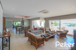 Casa em Condomínio à venda com 1400m², 5 dormitórios, 4 suítes, 10 vagas, no bairro Cavalhada em PORTO ALEGRE