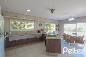 Casa em Condomínio à venda com 1400m², 5 dormitórios, 4 suítes, 10 vagas, no bairro Cavalhada em PORTO ALEGRE