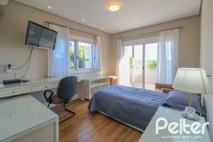 Casa em Condomínio à venda com 1400m², 5 dormitórios, 4 suítes, 10 vagas, no bairro Cavalhada em PORTO ALEGRE