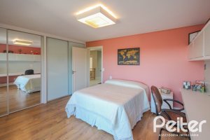 Casa em Condomínio à venda com 1400m², 5 dormitórios, 4 suítes, 10 vagas, no bairro Cavalhada em PORTO ALEGRE