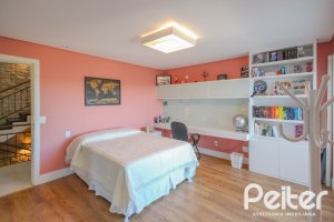 Casa em Condomínio à venda com 1400m², 5 dormitórios, 4 suítes, 10 vagas, no bairro Cavalhada em PORTO ALEGRE