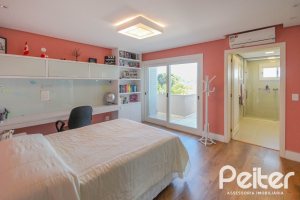 Casa em Condomínio à venda com 1400m², 5 dormitórios, 4 suítes, 10 vagas, no bairro Cavalhada em PORTO ALEGRE