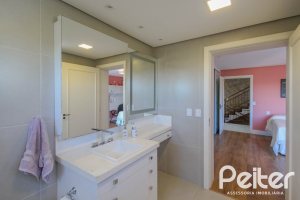 Casa em Condomínio à venda com 1400m², 5 dormitórios, 4 suítes, 10 vagas, no bairro Cavalhada em PORTO ALEGRE