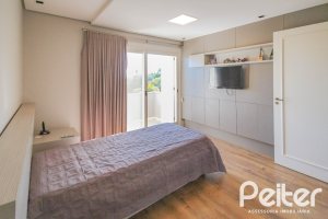 Casa em Condomínio à venda com 1400m², 5 dormitórios, 4 suítes, 10 vagas, no bairro Cavalhada em PORTO ALEGRE