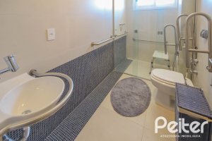 Casa em Condomínio à venda com 1400m², 5 dormitórios, 4 suítes, 10 vagas, no bairro Cavalhada em PORTO ALEGRE