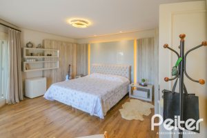 Casa em Condomínio à venda com 1400m², 5 dormitórios, 4 suítes, 10 vagas, no bairro Cavalhada em PORTO ALEGRE