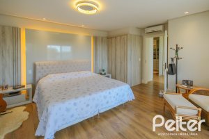 Casa em Condomínio à venda com 1400m², 5 dormitórios, 4 suítes, 10 vagas, no bairro Cavalhada em PORTO ALEGRE