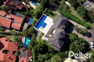 Casa em Condomínio à venda com 1400m², 5 dormitórios, 4 suítes, 10 vagas, no bairro Cavalhada em PORTO ALEGRE