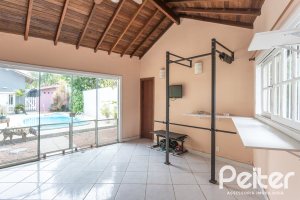 Casa à venda com 334m², 4 dormitórios, 2 suítes, 4 vagas, no bairro Jardim Isabel em Porto Alegre