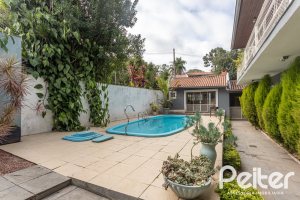 Casa à venda com 334m², 4 dormitórios, 2 suítes, 4 vagas, no bairro Jardim Isabel em Porto Alegre