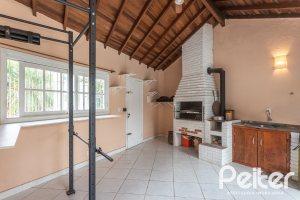 Casa à venda com 334m², 4 dormitórios, 2 suítes, 4 vagas, no bairro Jardim Isabel em Porto Alegre