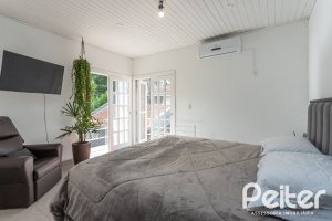 Casa à venda com 334m², 4 dormitórios, 2 suítes, 4 vagas, no bairro Jardim Isabel em Porto Alegre